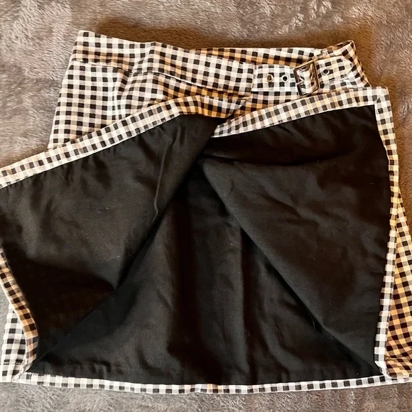Forever 21 Black and White Gingham Belted Mini Skirt Size Small - Picture 3 of 9